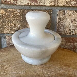 Mortar & Pestle Marble 4” Diameter 4 1/4” Tall Excellent Condition!